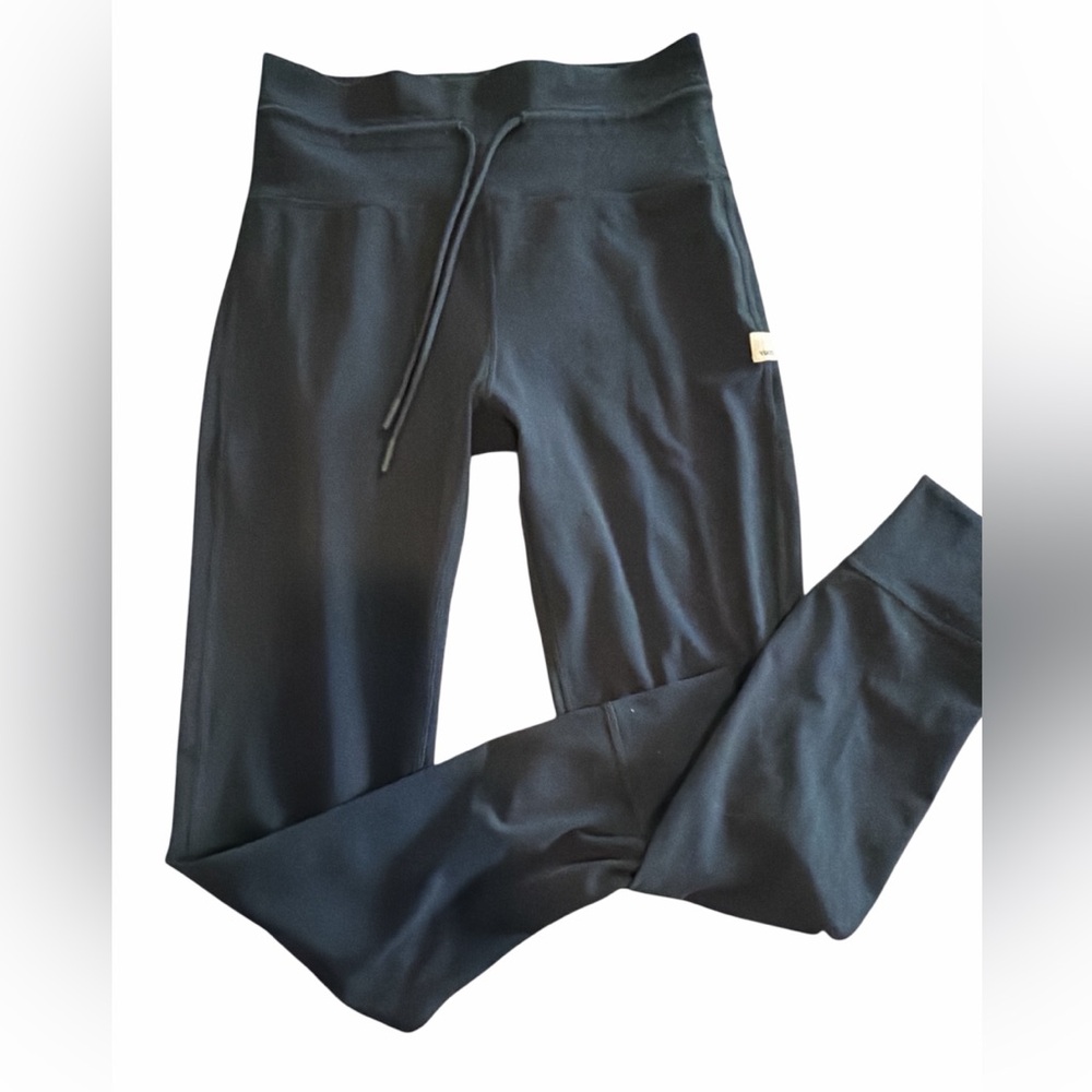 Vuori Daily leggings.  Small